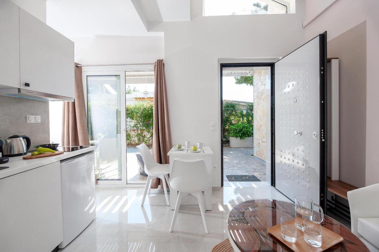 Alekos Luxury Suites Free 24H Transportation From - To Airport Artemida  Exterior photo