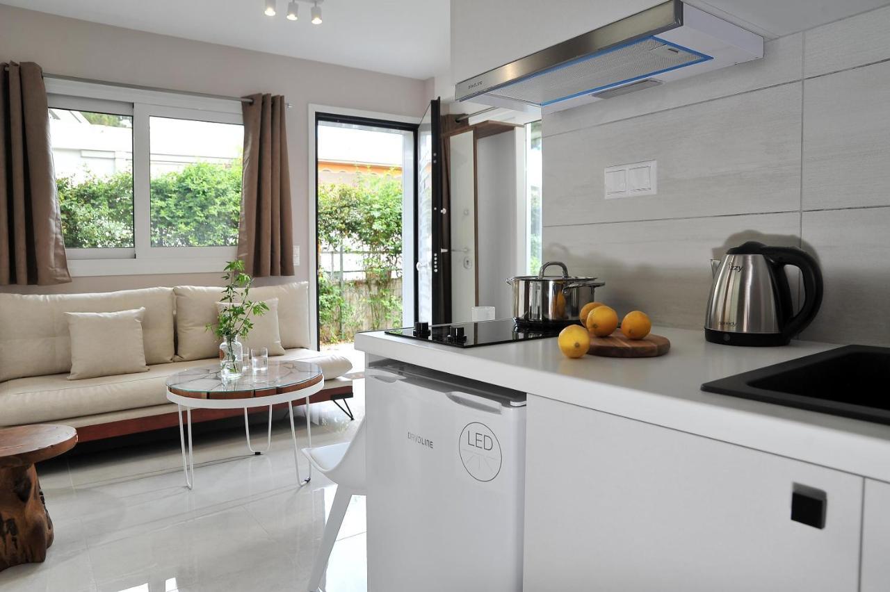 Alekos Luxury Suites Free 24H Transportation From - To Airport Artemida  Exterior photo