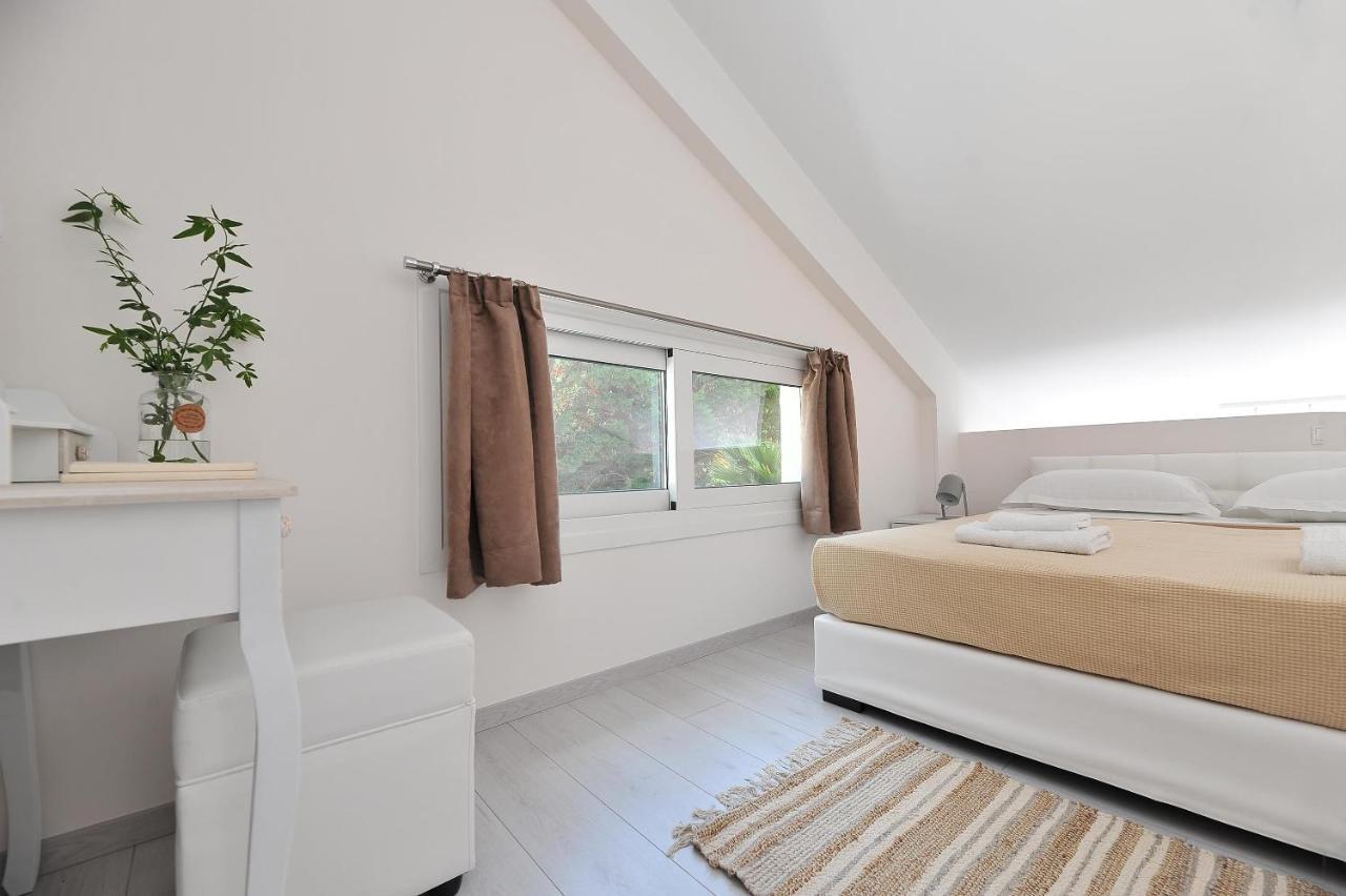 Alekos Luxury Suites Free 24H Transportation From - To Airport Artemida  Exterior photo