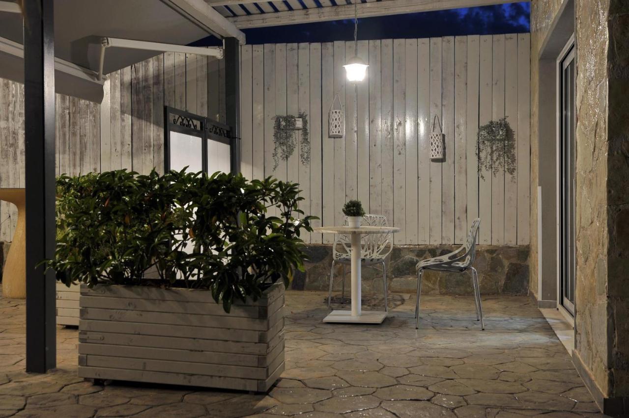 Alekos Luxury Suites Free 24H Transportation From - To Airport Artemida  Exterior photo