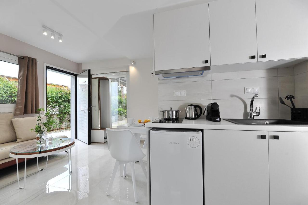 Alekos Luxury Suites Free 24H Transportation From - To Airport Artemida  Exterior photo