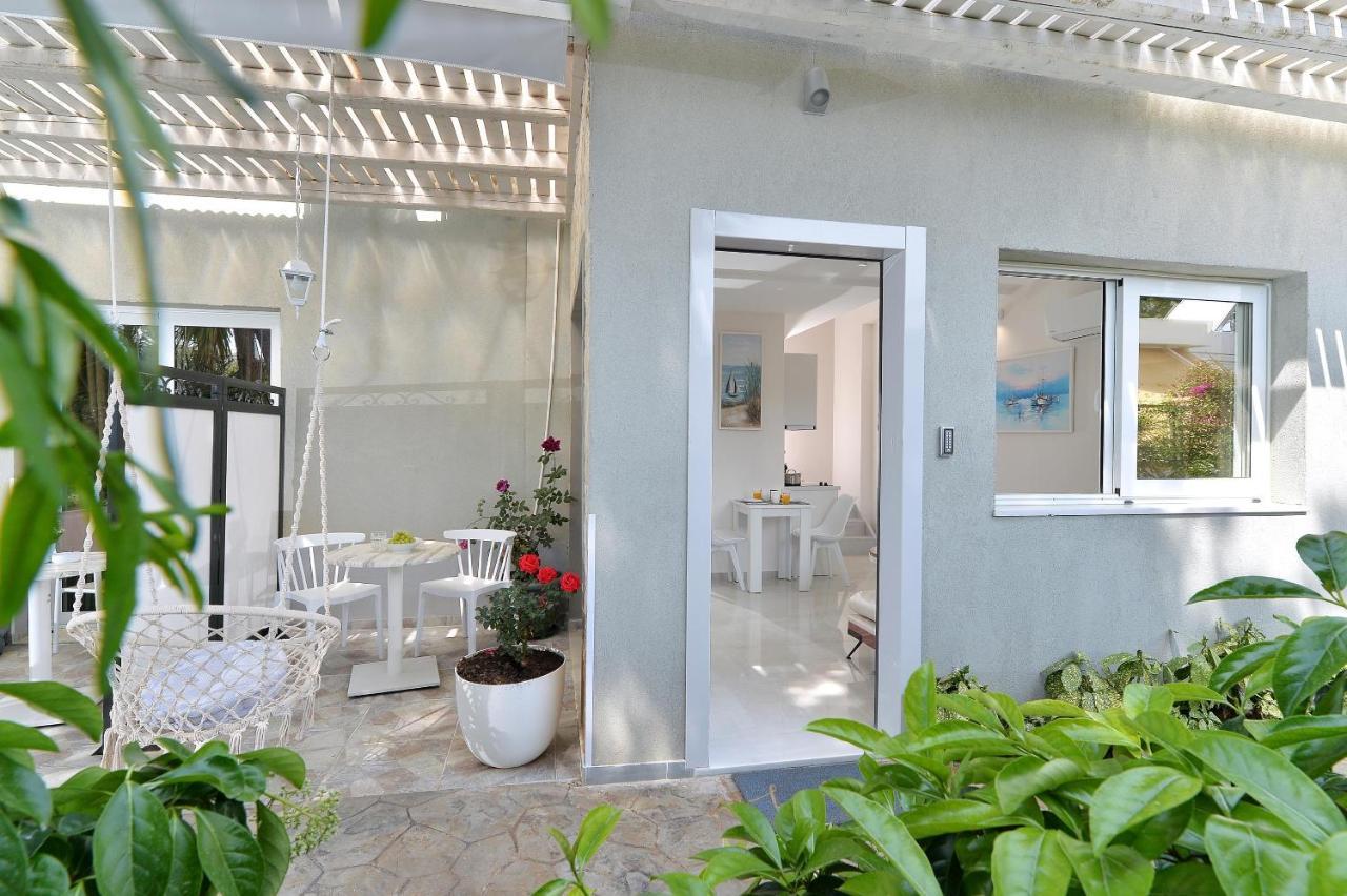 Alekos Luxury Suites Free 24H Transportation From - To Airport Artemida  Exterior photo