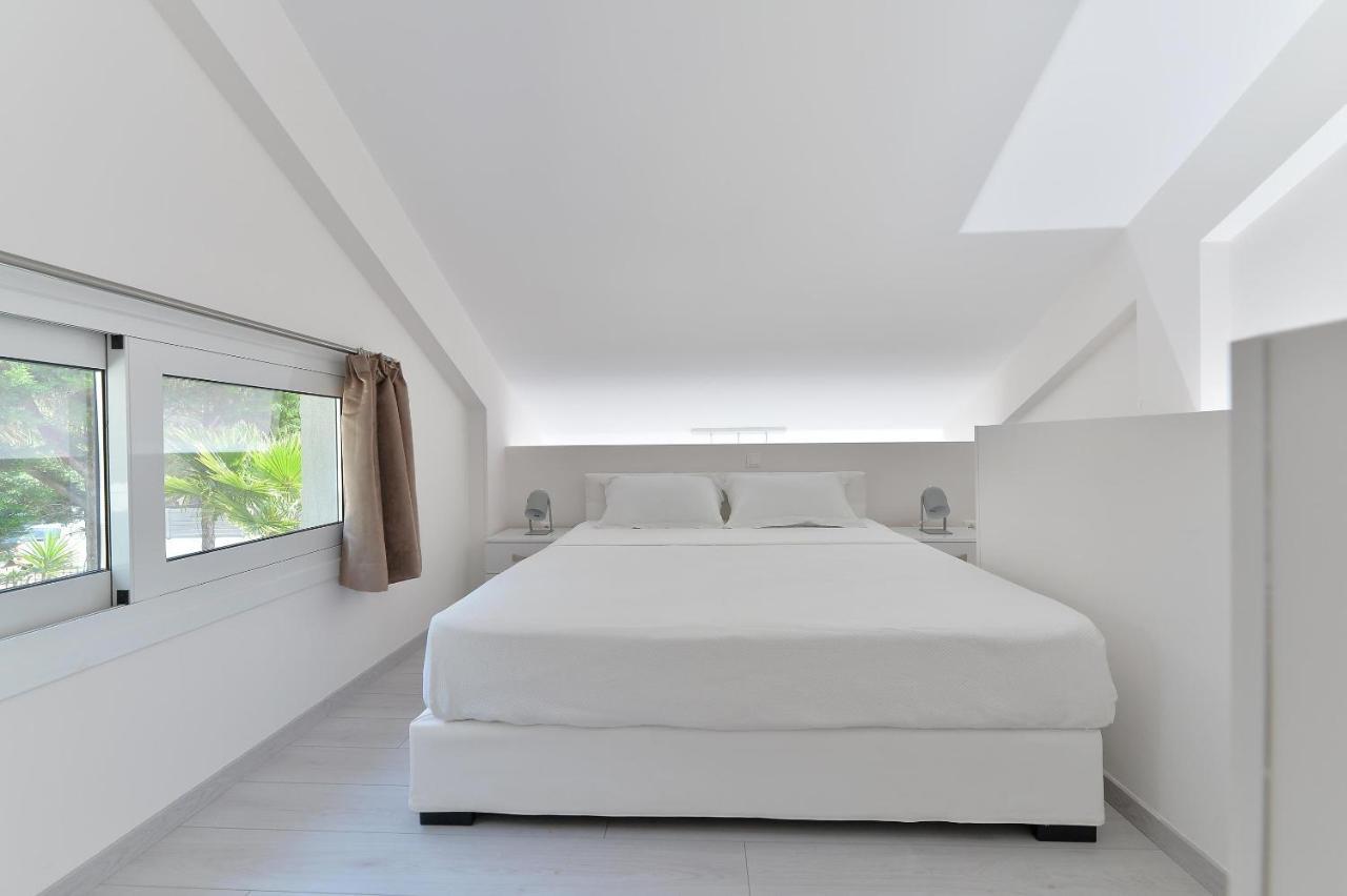 Alekos Luxury Suites Free 24H Transportation From - To Airport Artemida  Exterior photo