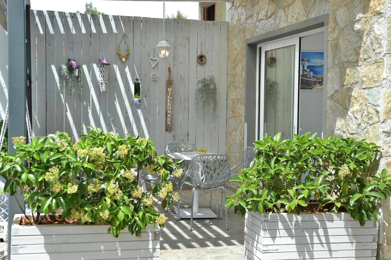 Alekos Luxury Suites Free 24H Transportation From - To Airport Artemida  Exterior photo