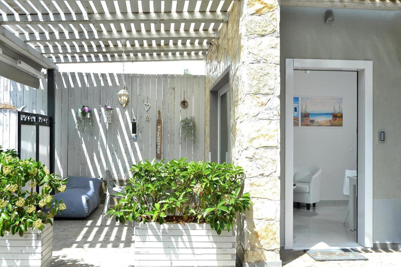 Alekos Luxury Suites Free 24H Transportation From - To Airport Artemida  Exterior photo