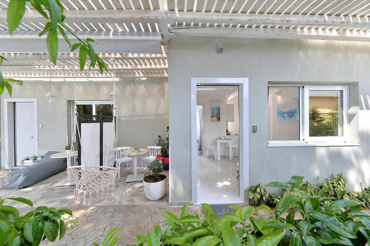 Alekos Luxury Suites Free 24H Transportation From - To Airport Artemida  Exterior photo